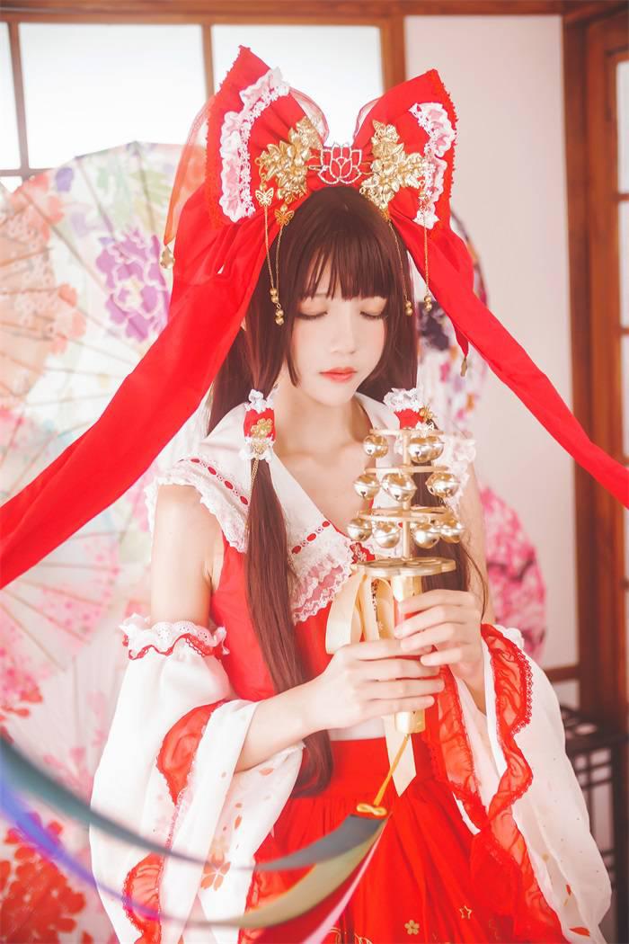 萝利风COS 桜桃喵 – 灵梦／新年快乐