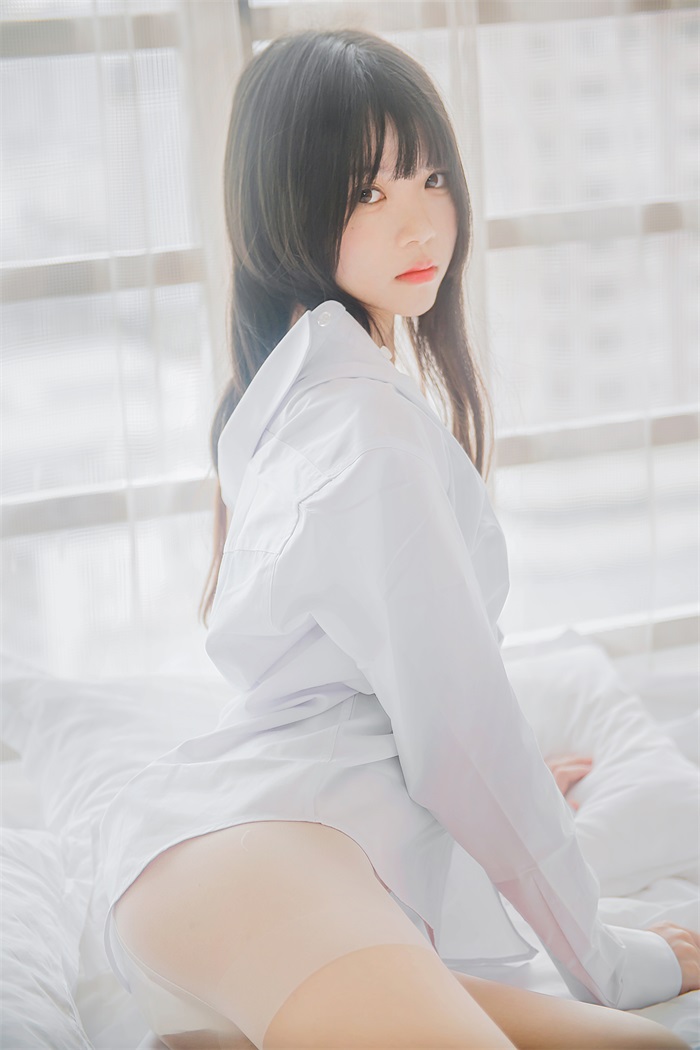 萝利风COS 桜桃喵 – 白衬衫长发