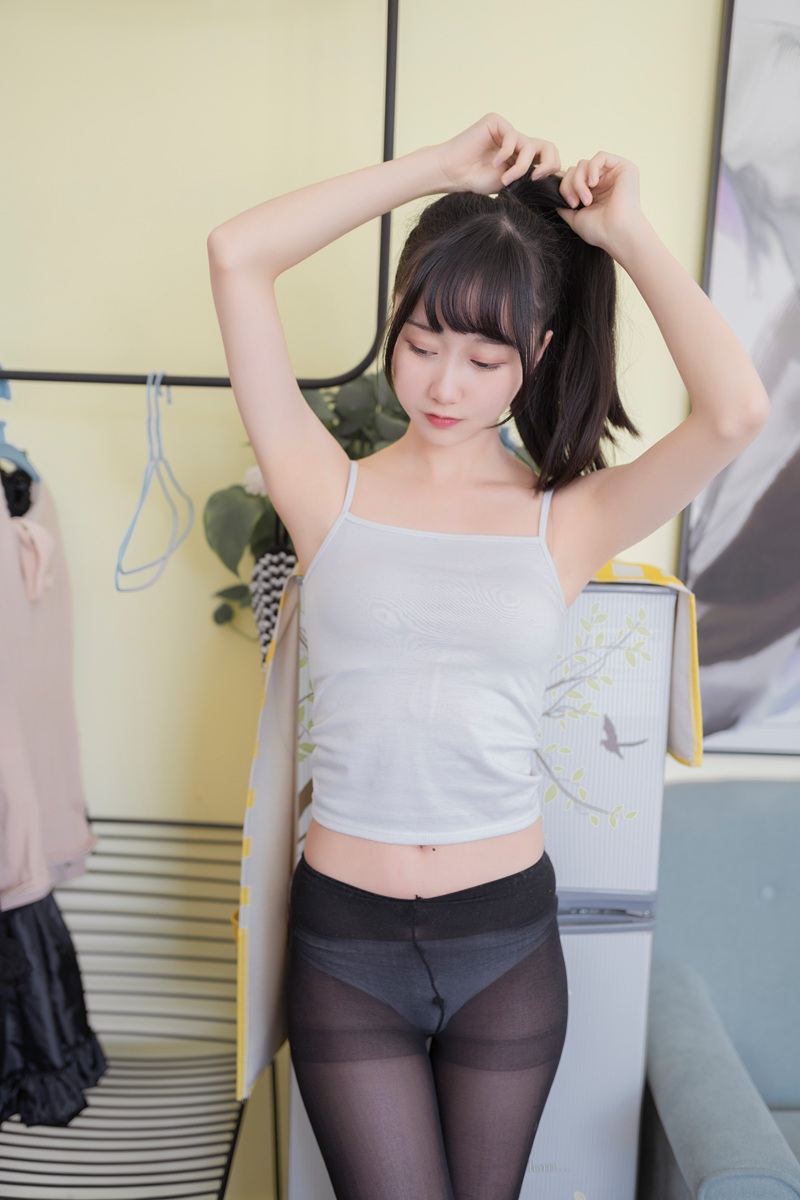 木绵绵OwO – 背心嘿丝居家写真