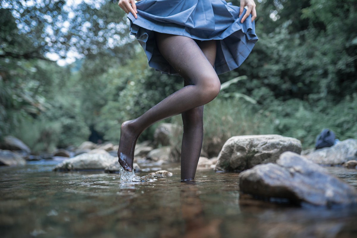 木绵绵 水色溪边制服