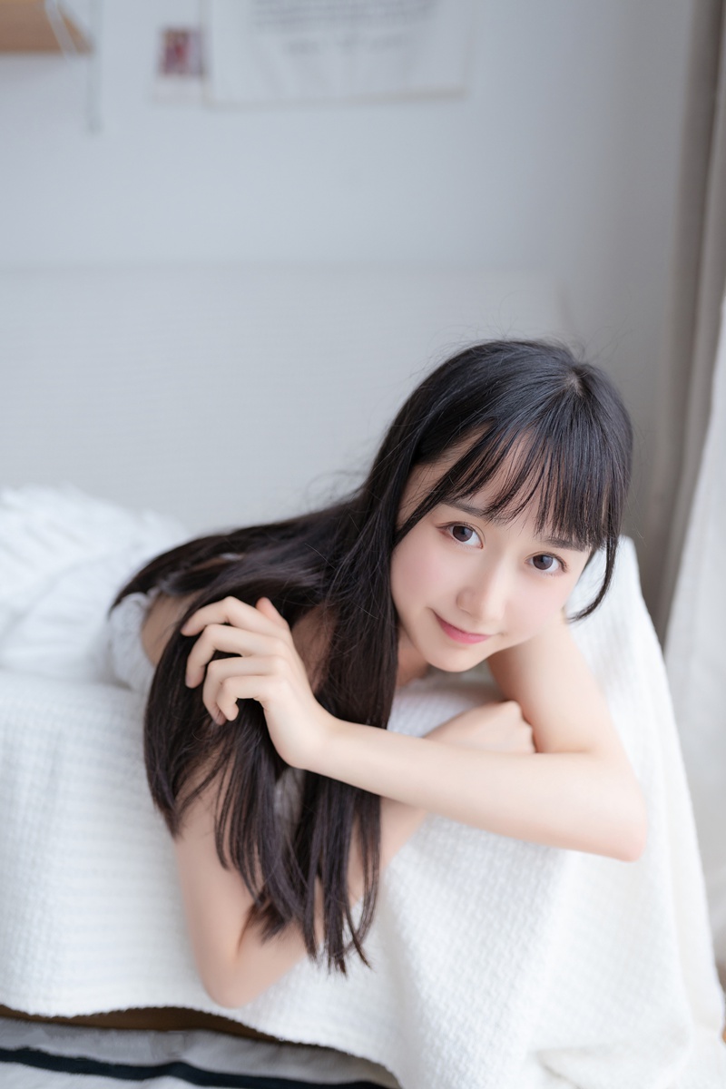 木绵绵OwO 白裙少女