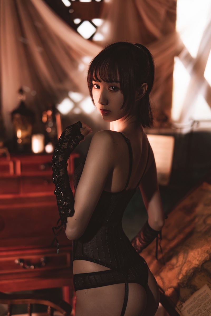 木绵绵OwO 紧身内依