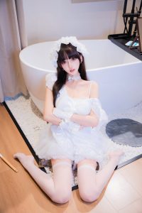 微博妹纸@过期米线线喵 厨娘女仆