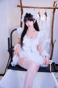 微博妹纸@过期米线线喵 厨娘女仆