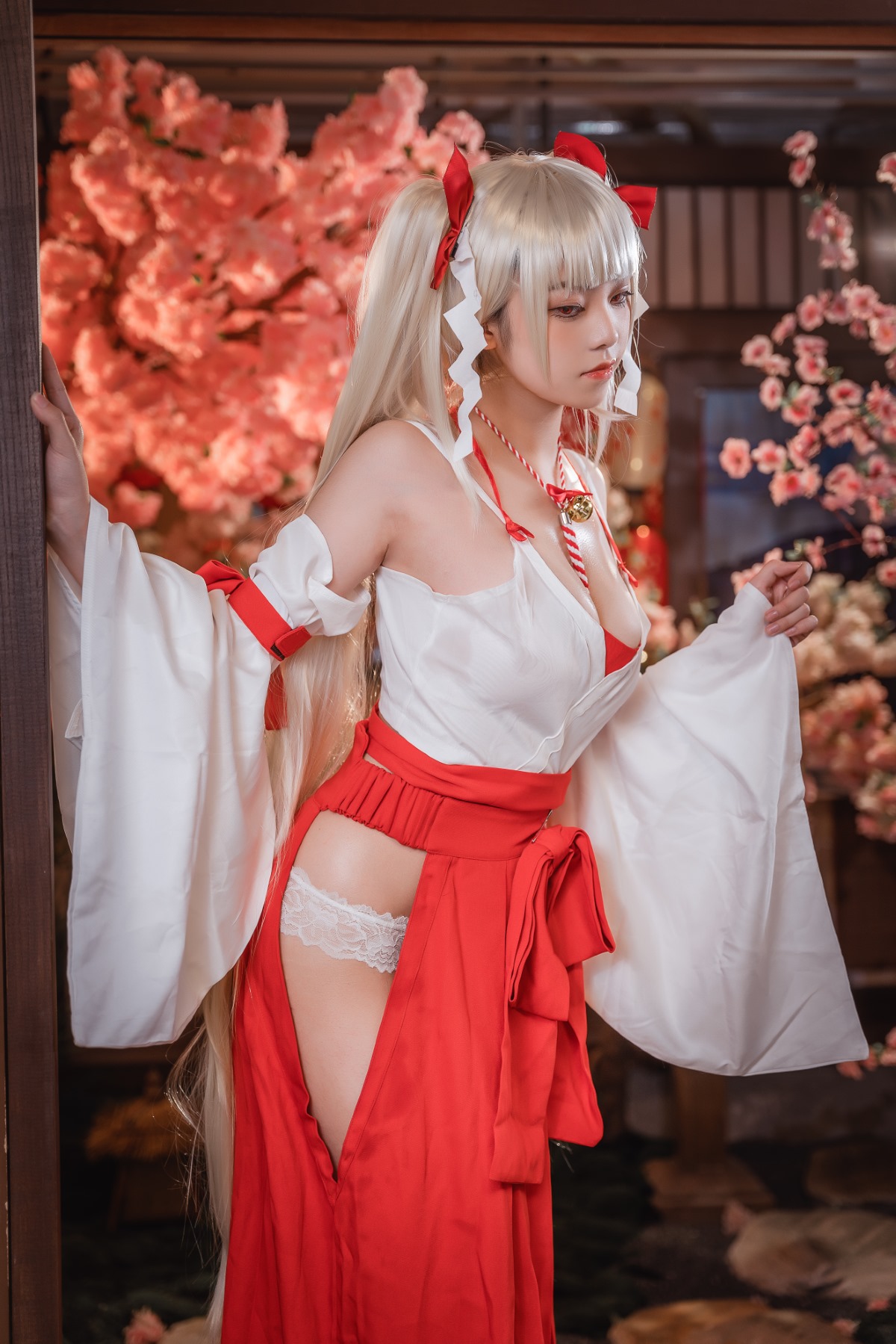 蜜汁猫裘 可畏巫女