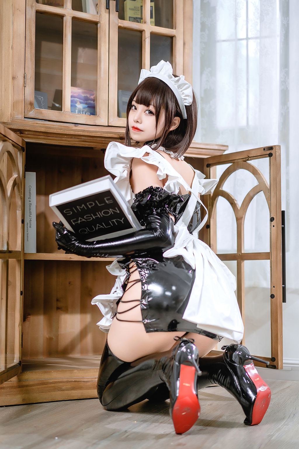 蜜汁猫裘 胶衣女仆