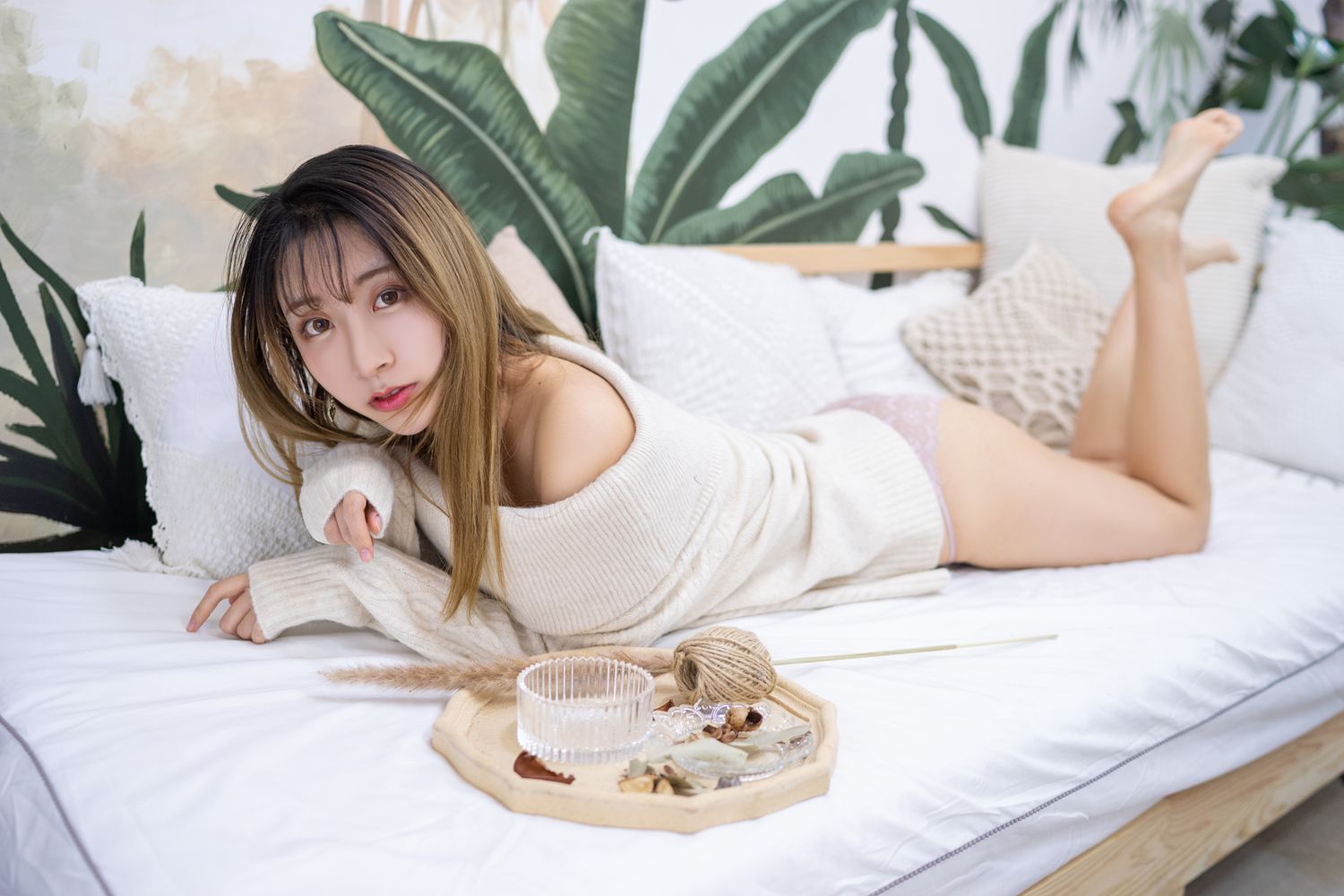 黑川- 年上彼女 白色毛衣