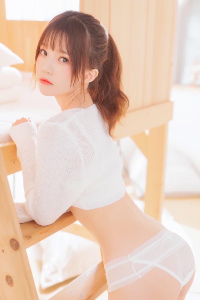 动漫Coser@桜桃喵 – 小白