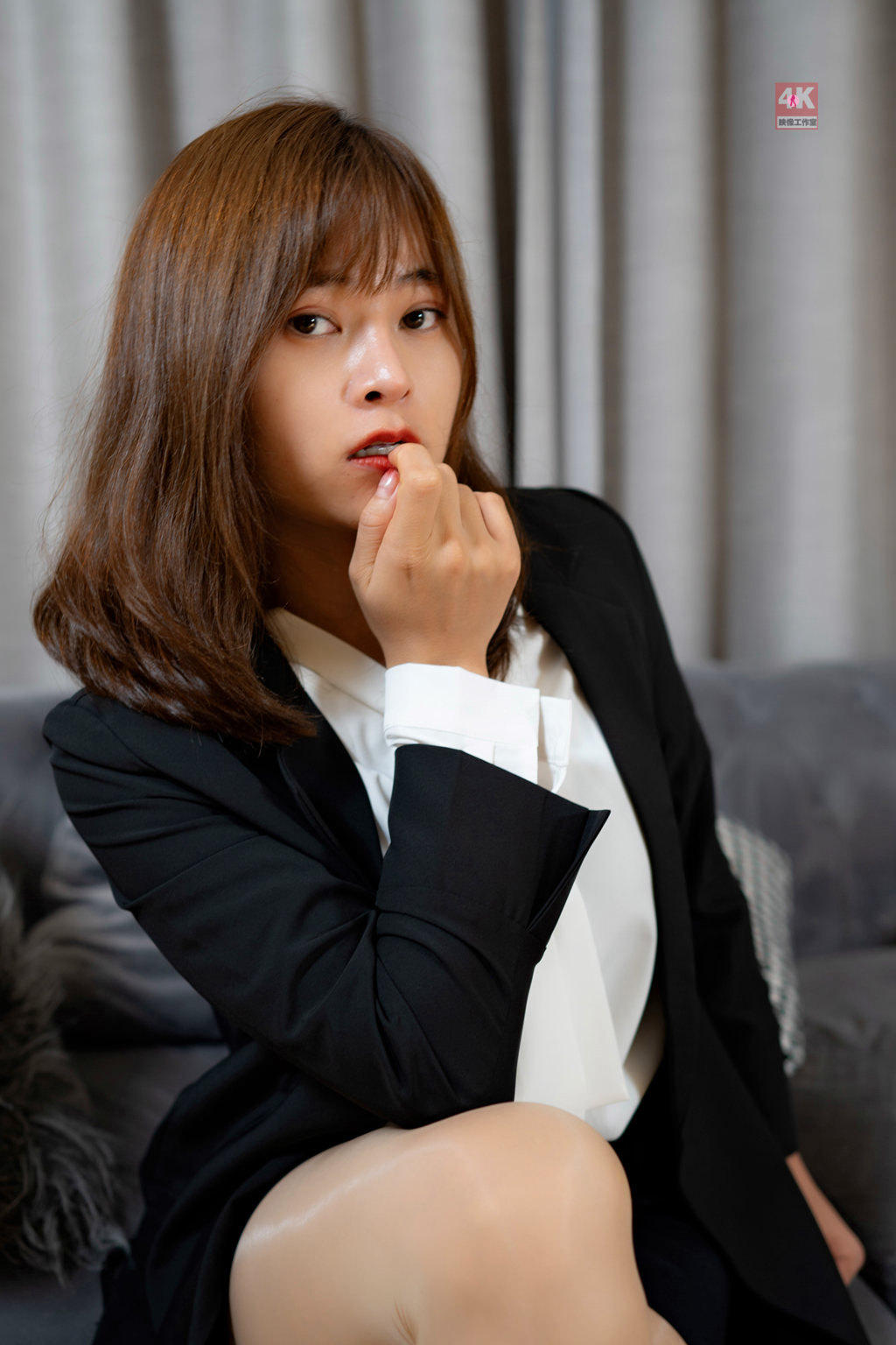 [Ligui丽柜] 《复古的两套日式OL》奈沐子