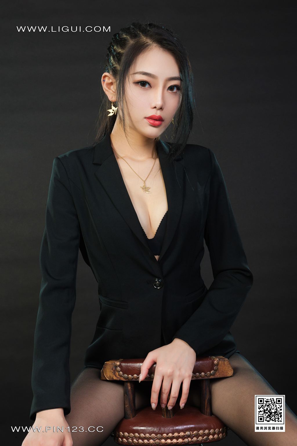 [Ligui丽柜] 《足下生情》小智贤
