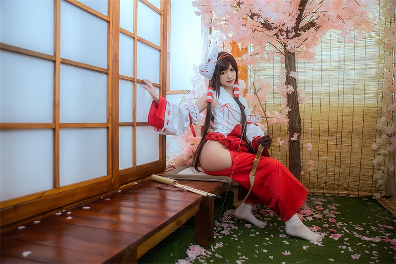 鳗鱼霏儿 – 巫女
