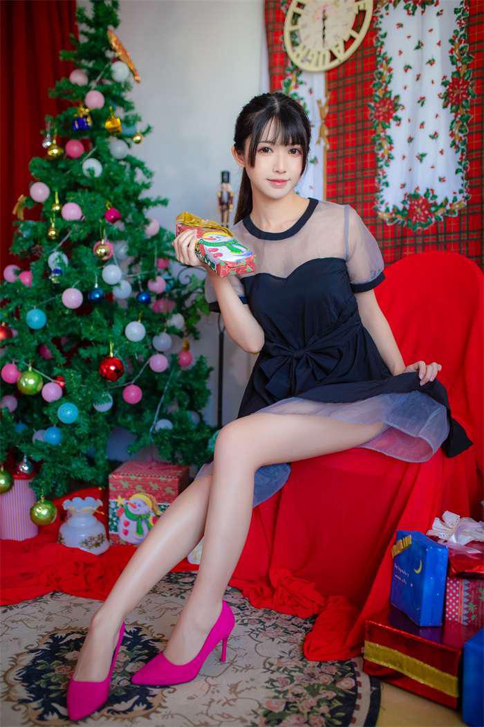 鳗鱼霏儿 – 加藤惠 礼服