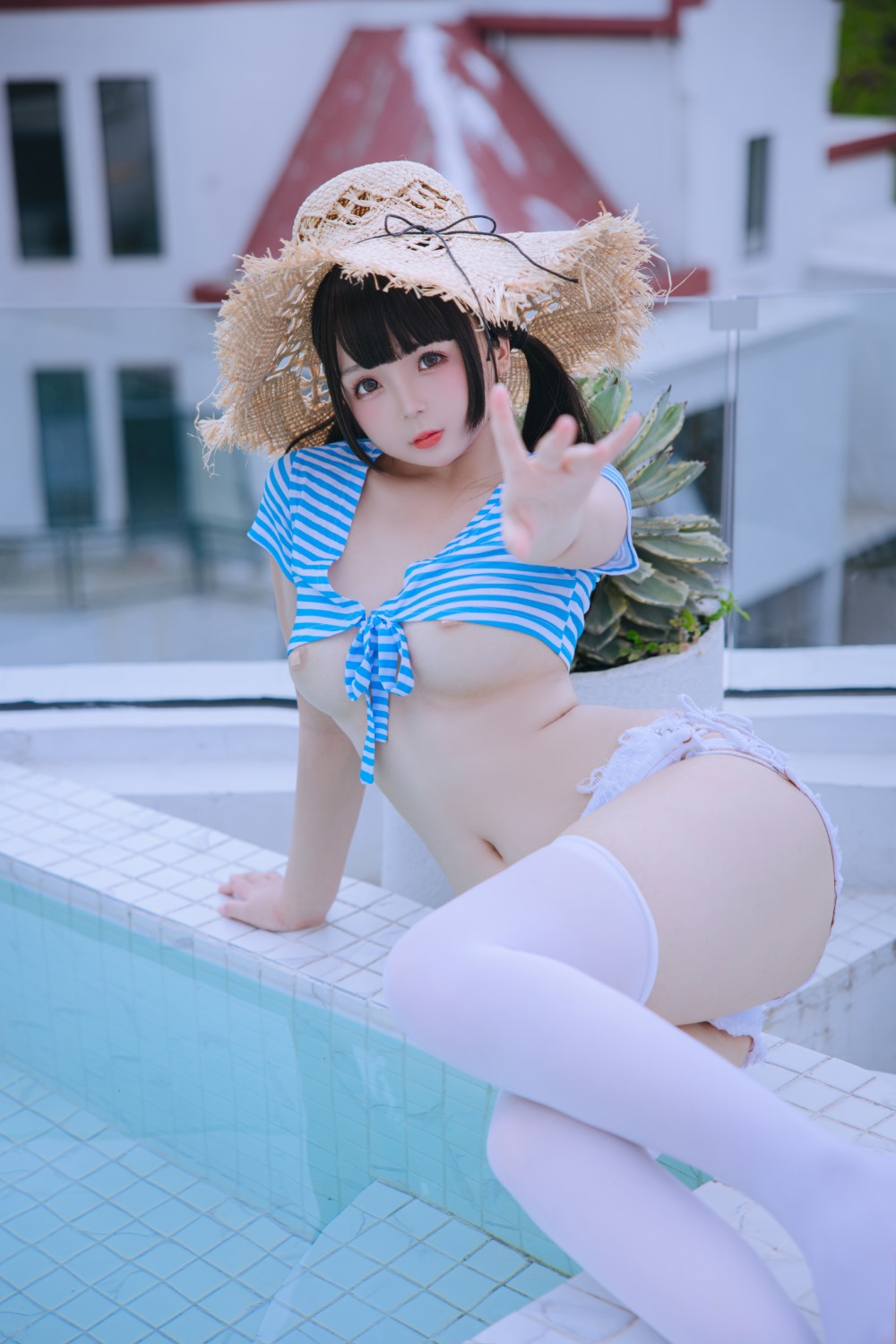日奈娇 蓝白条