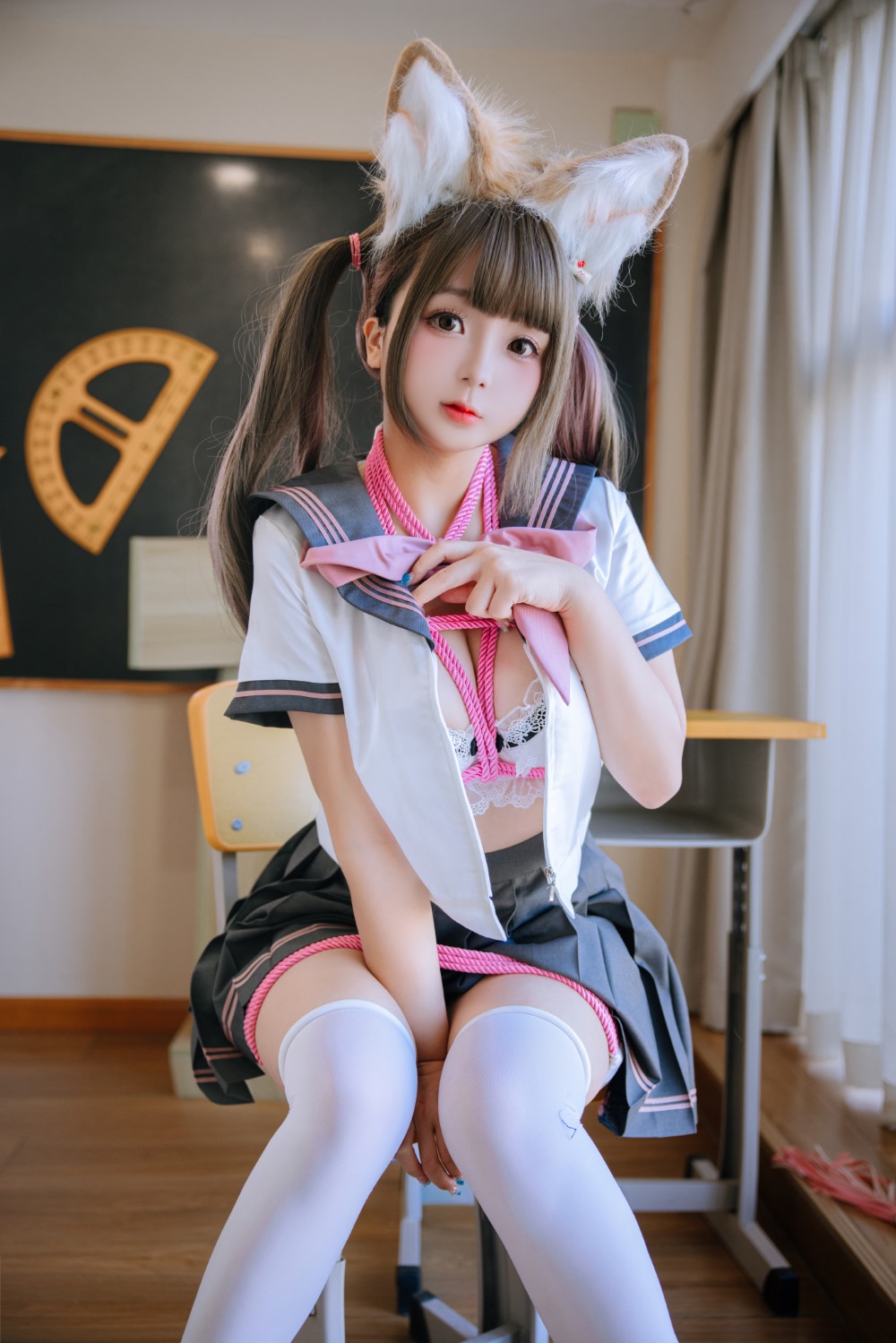 日奈娇 课桌捆绑