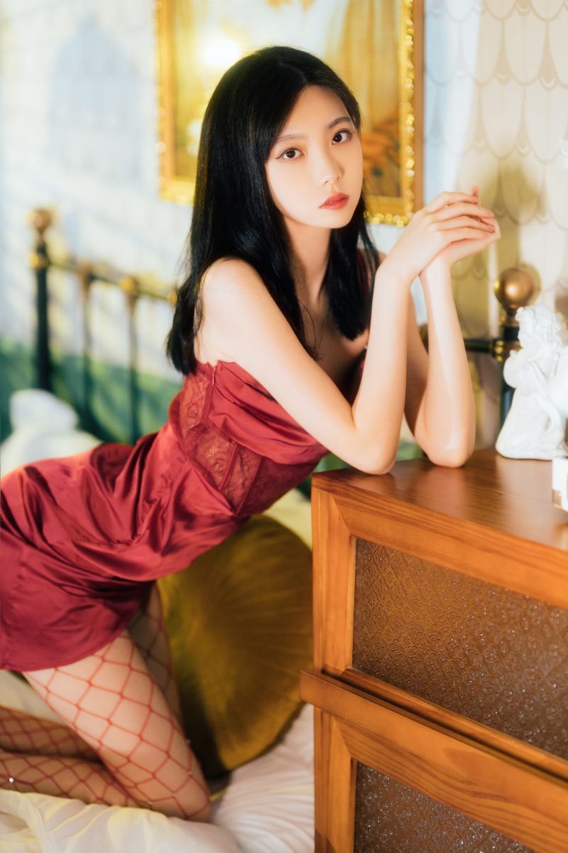 许岚LAN 网袜红裙