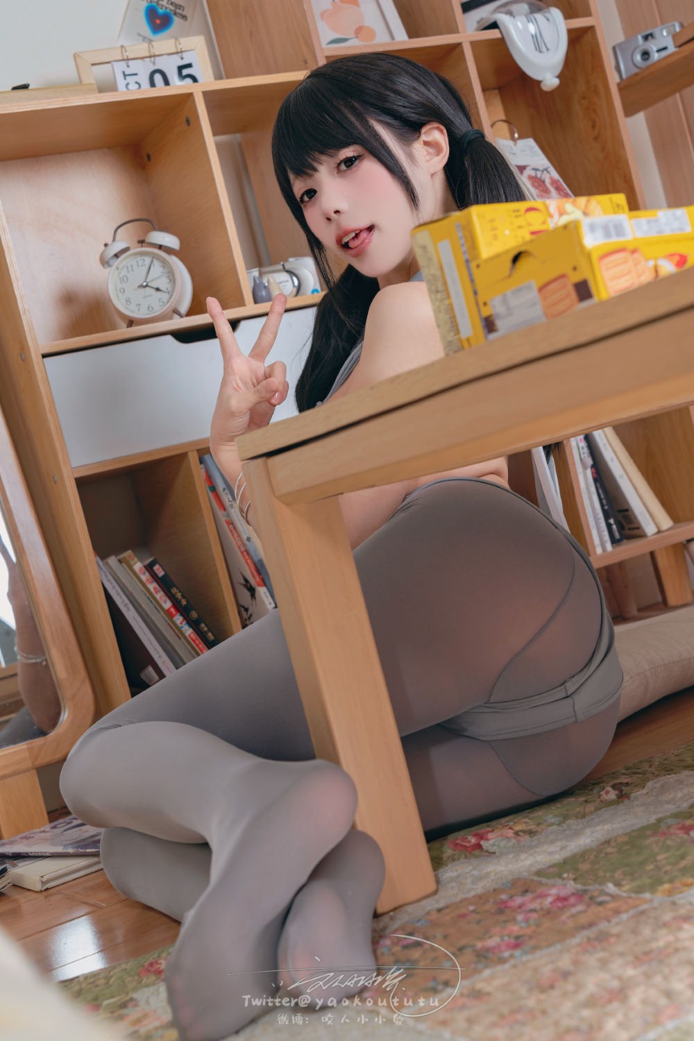 咬一口兔娘(黏黏团子兔) 23.12月 小灰兔