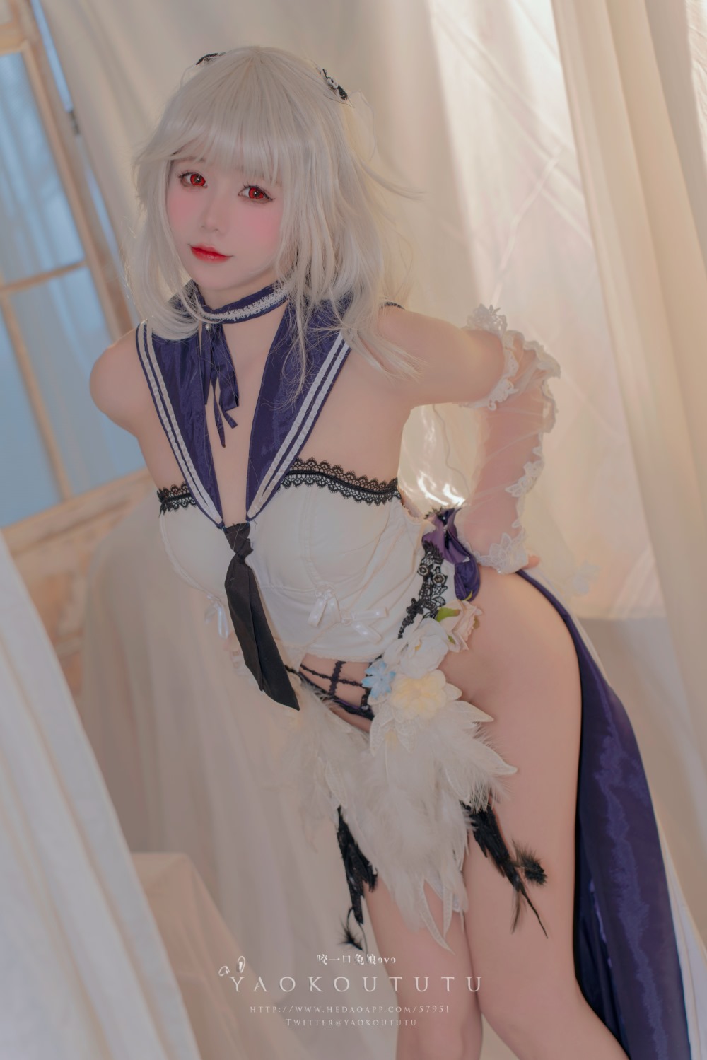 咬一口兔娘(黏黏团子兔) 九月T3专属特典『梳妆的大小姐-可畏』