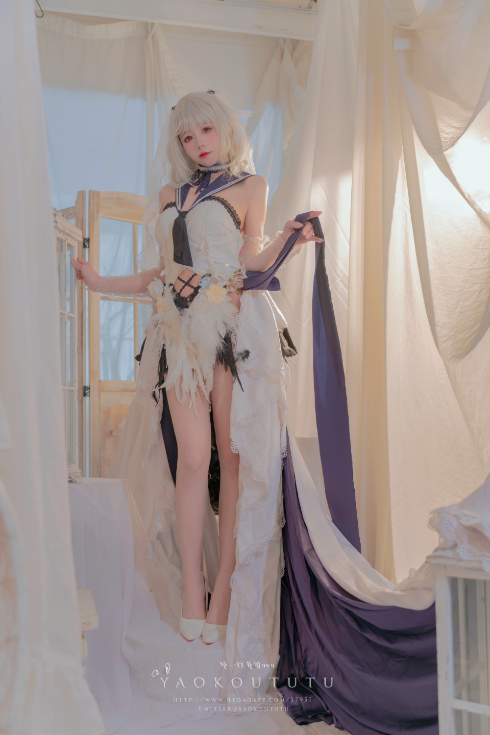 咬一口兔娘(黏黏团子兔) 九月T3专属特典『梳妆的大小姐-可畏』