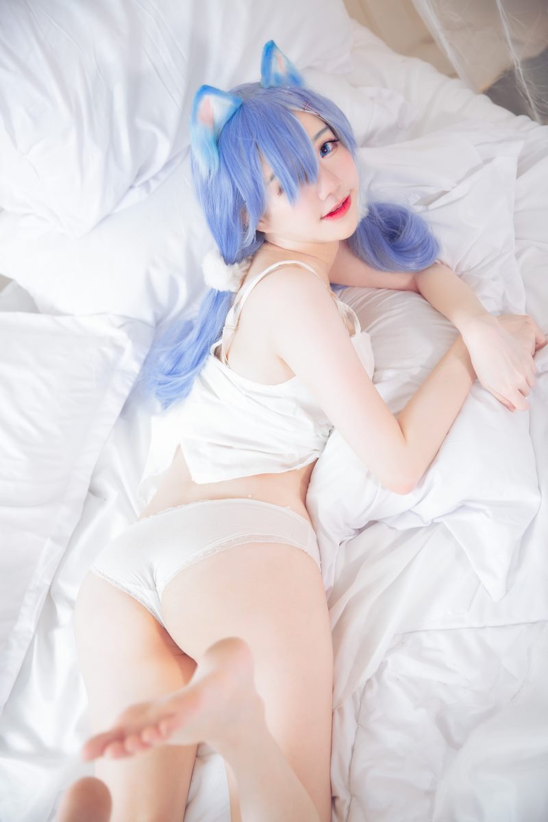 Sally Dorasnow Rem White Kitty